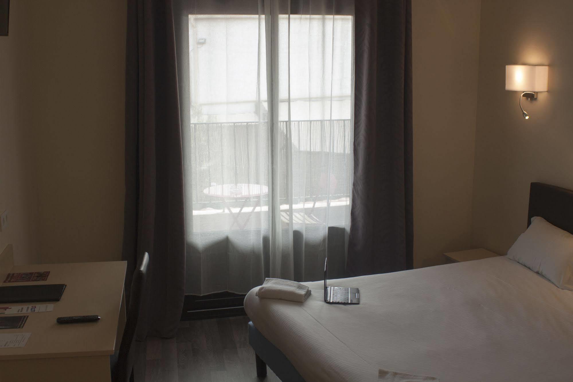 Logis Hotel Restaurant Le Top Du Roulier Capendu Екстер'єр фото
